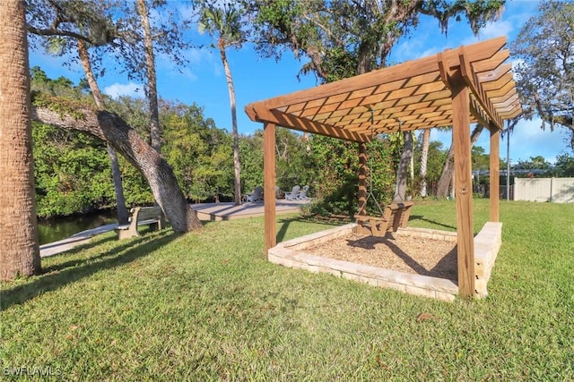 view of yard featuring a pergola