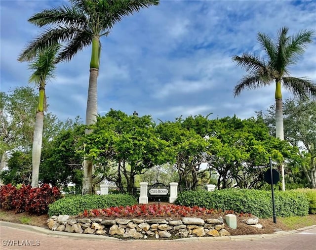 view of community / neighborhood sign