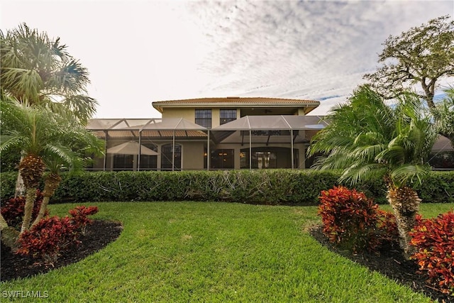 view of yard featuring a lanai