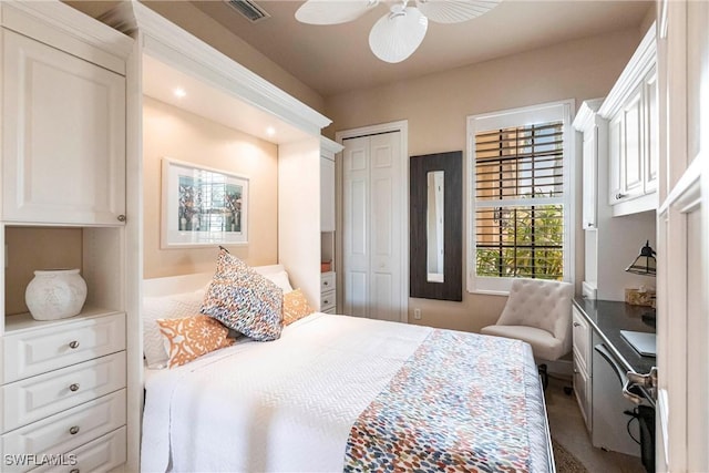 bedroom with ceiling fan, a closet, and visible vents