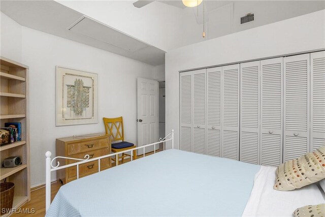 bedroom with ceiling fan, a closet, and hardwood / wood-style floors