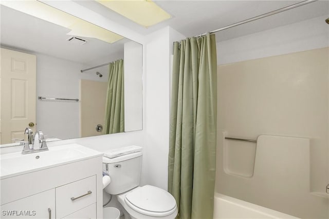 full bathroom featuring shower / bath combo with shower curtain, vanity, and toilet