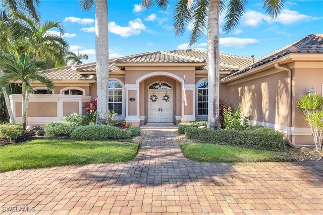 view of mediterranean / spanish-style house