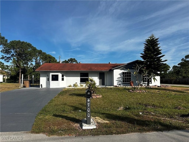 ranch-style house featuring a front lawn