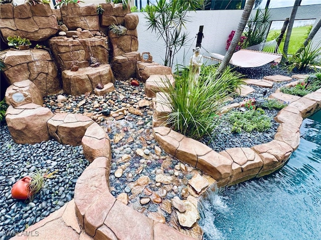 view of yard featuring a garden pond