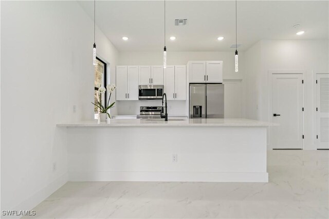 kitchen with sink, hanging light fixtures, stainless steel appliances, kitchen peninsula, and white cabinets