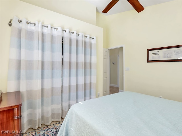 bedroom with ceiling fan