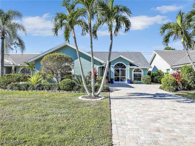 view of front of property with a front yard