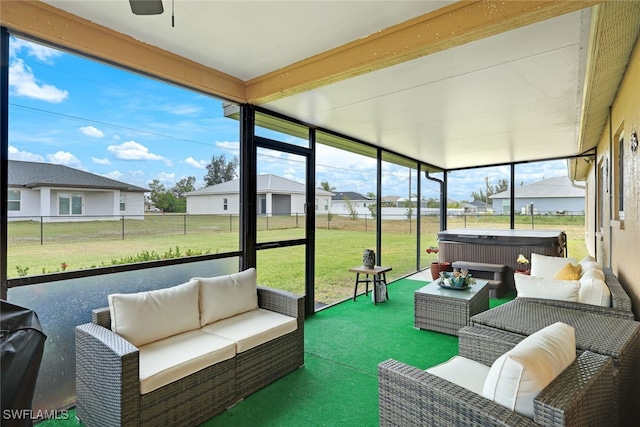 sunroom with ceiling fan