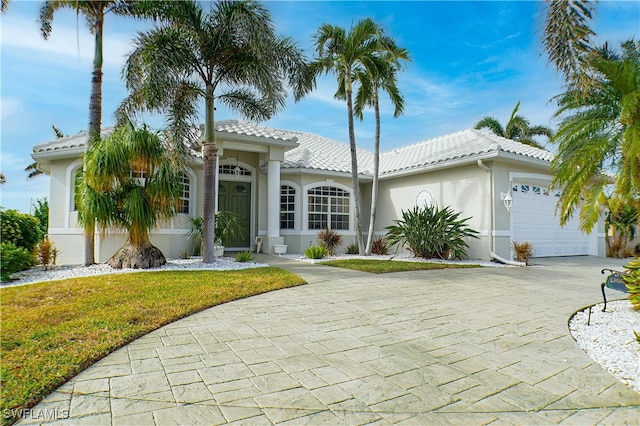 view of front of home featuring a front lawn and a garage