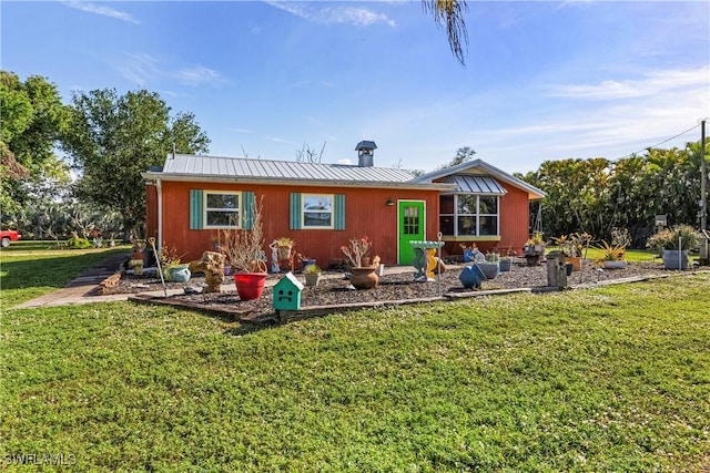 back of house featuring a yard