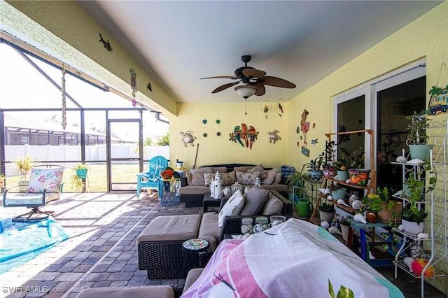 sunroom with ceiling fan