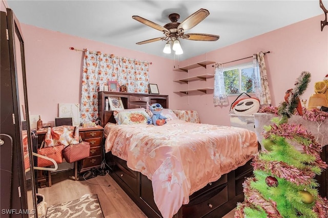 bedroom featuring light hardwood / wood-style floors and ceiling fan