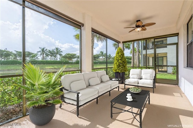 sunroom with ceiling fan