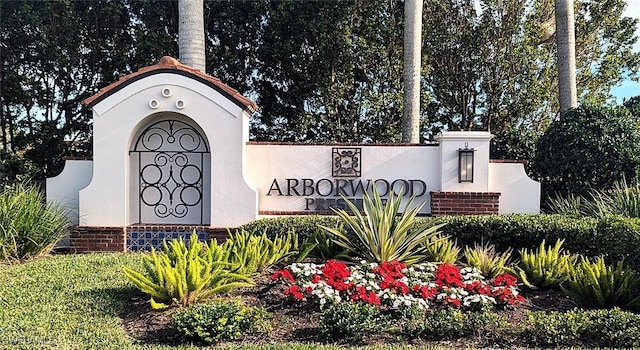 view of community / neighborhood sign