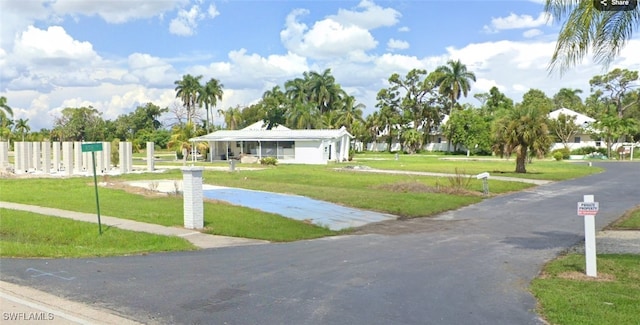 Listing photo 2 for 124 Ash Ln, Fort Myers FL 33908