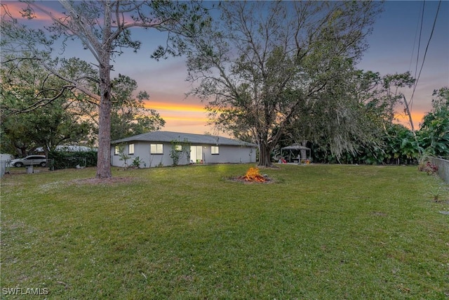 view of yard at dusk