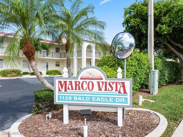 view of community / neighborhood sign