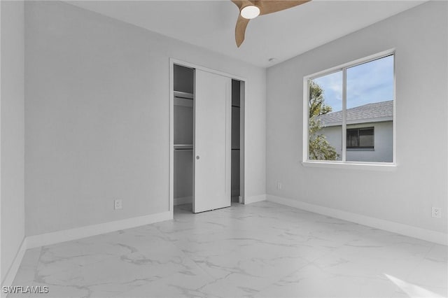 unfurnished bedroom featuring ceiling fan and a closet