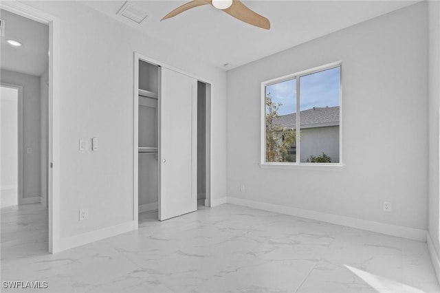 unfurnished bedroom featuring ceiling fan and a closet