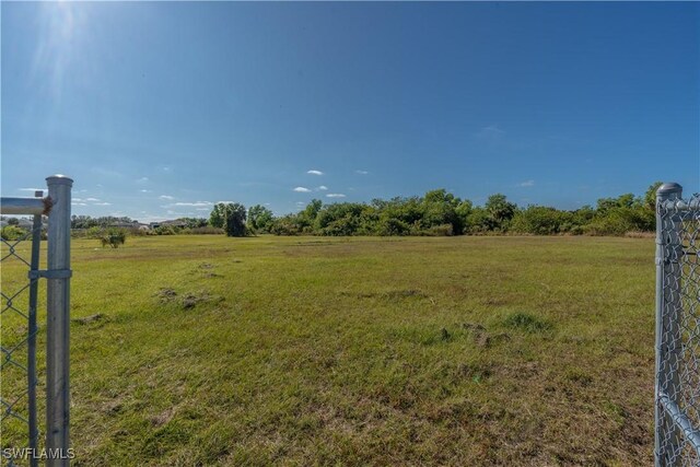 view of yard with a rural view