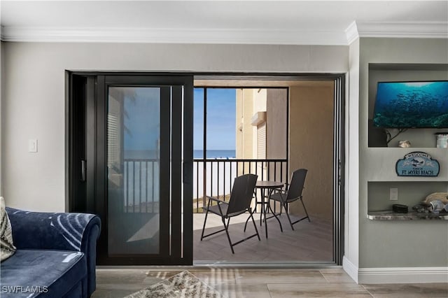 entryway featuring crown molding