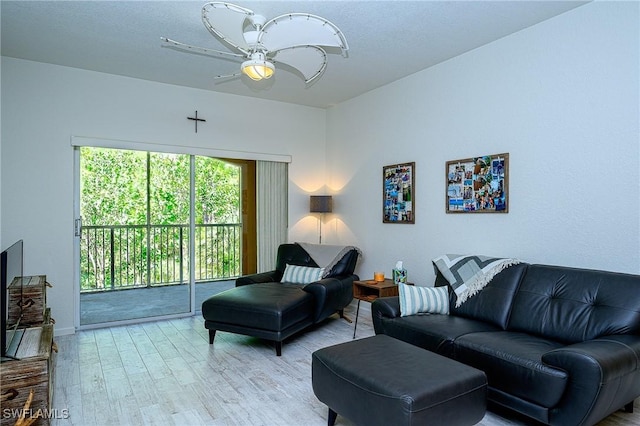 living room with light wood-type flooring and ceiling fan