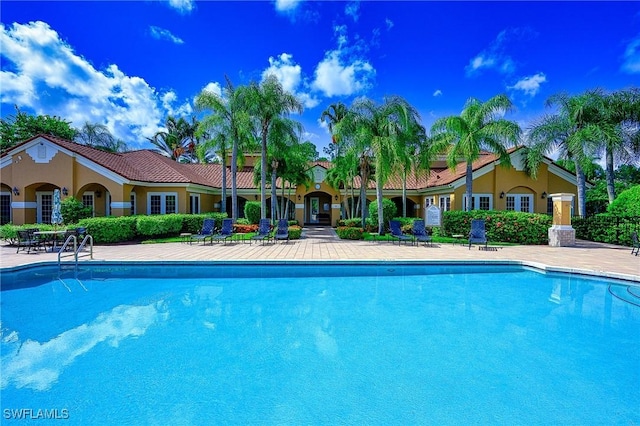 view of swimming pool