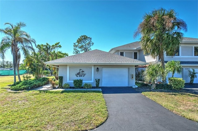 view of front of property featuring a front yard