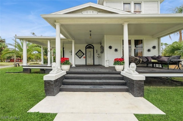 view of front of home featuring a front yard