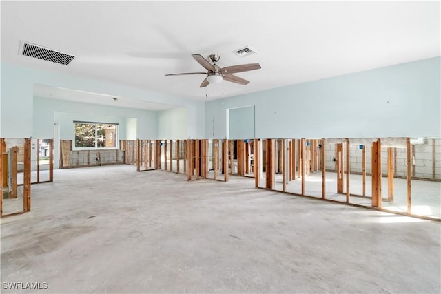 empty room with ceiling fan