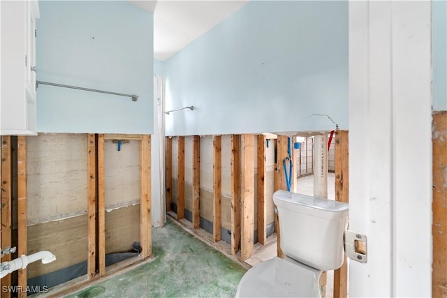 bathroom featuring concrete floors