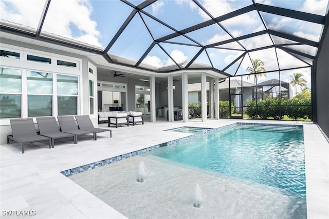 view of pool featuring an in ground hot tub, an outdoor hangout area, ceiling fan, glass enclosure, and a patio area