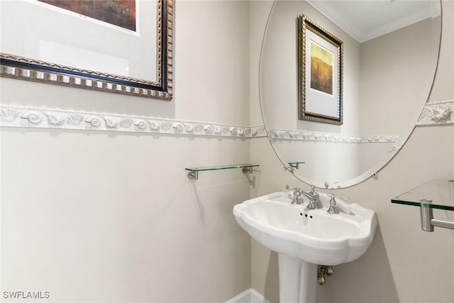 bathroom with ornamental molding