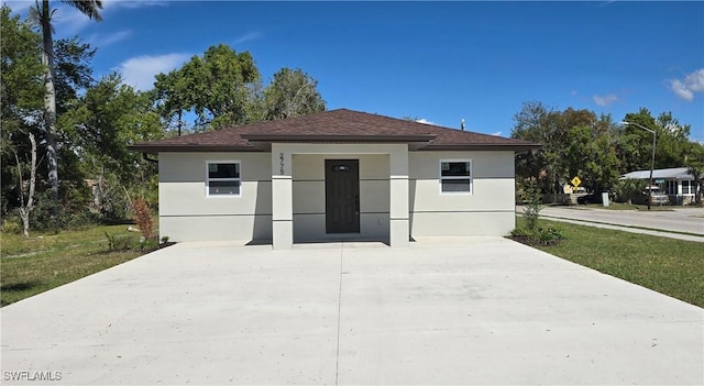 view of front facade with stucco siding