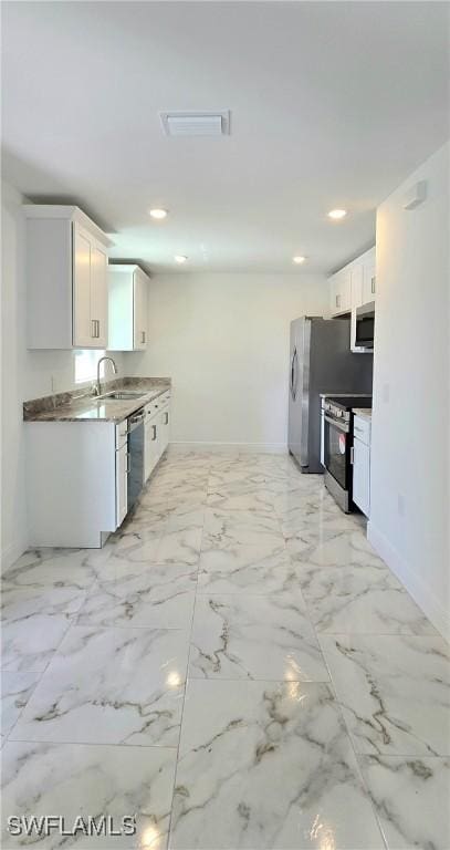 kitchen with baseboards, stainless steel appliances, and recessed lighting