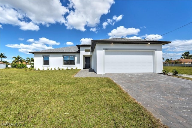 view of front of home featuring a front yard and a garage