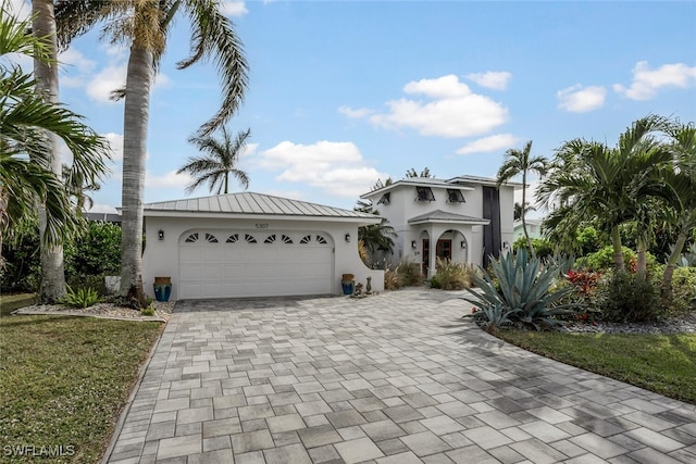 view of front of house featuring a garage