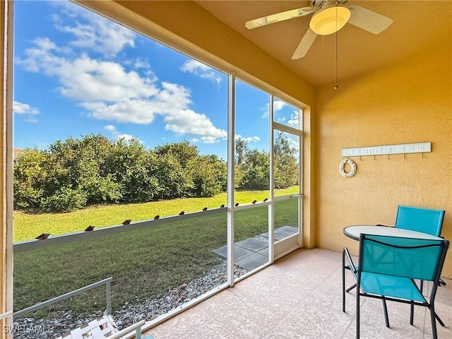 sunroom featuring ceiling fan