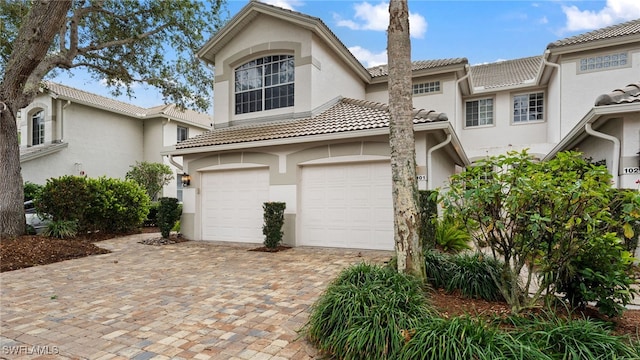 view of front facade featuring a garage