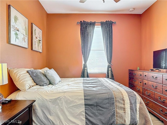 bedroom with ceiling fan