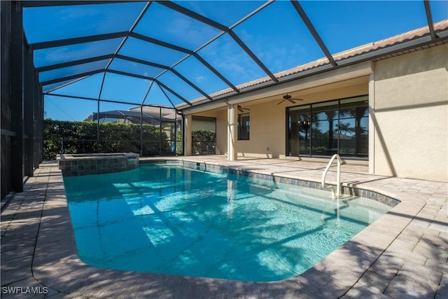 view of pool with ceiling fan, a patio area, a lanai, and an in ground hot tub