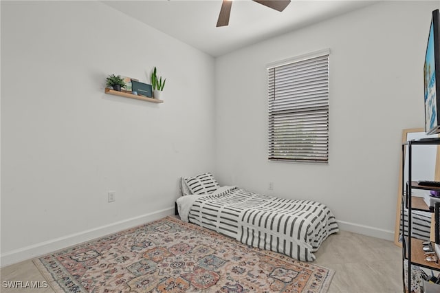 bedroom with ceiling fan