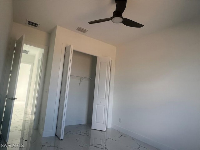 unfurnished bedroom featuring ceiling fan and a closet