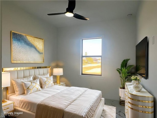 bedroom with ceiling fan