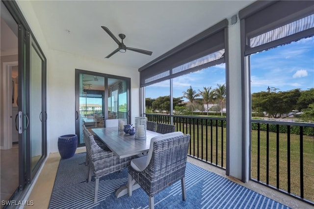 sunroom with ceiling fan