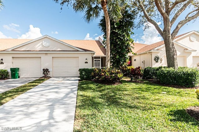 view of front facade featuring a front lawn and a garage