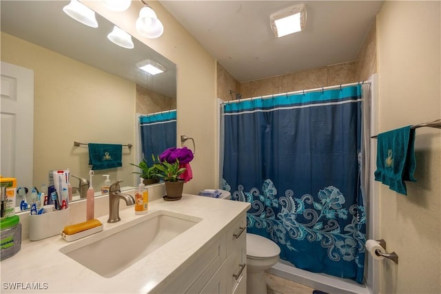 bathroom with a shower with curtain, vanity, and toilet