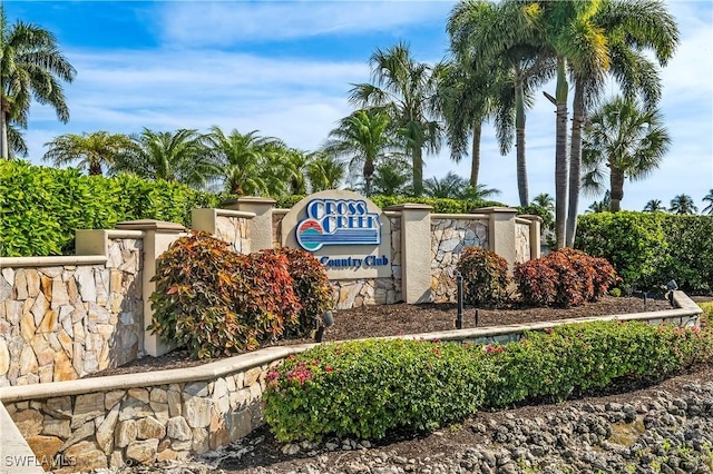 view of community / neighborhood sign