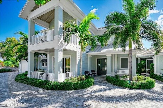 view of front of house with a porch and a garage